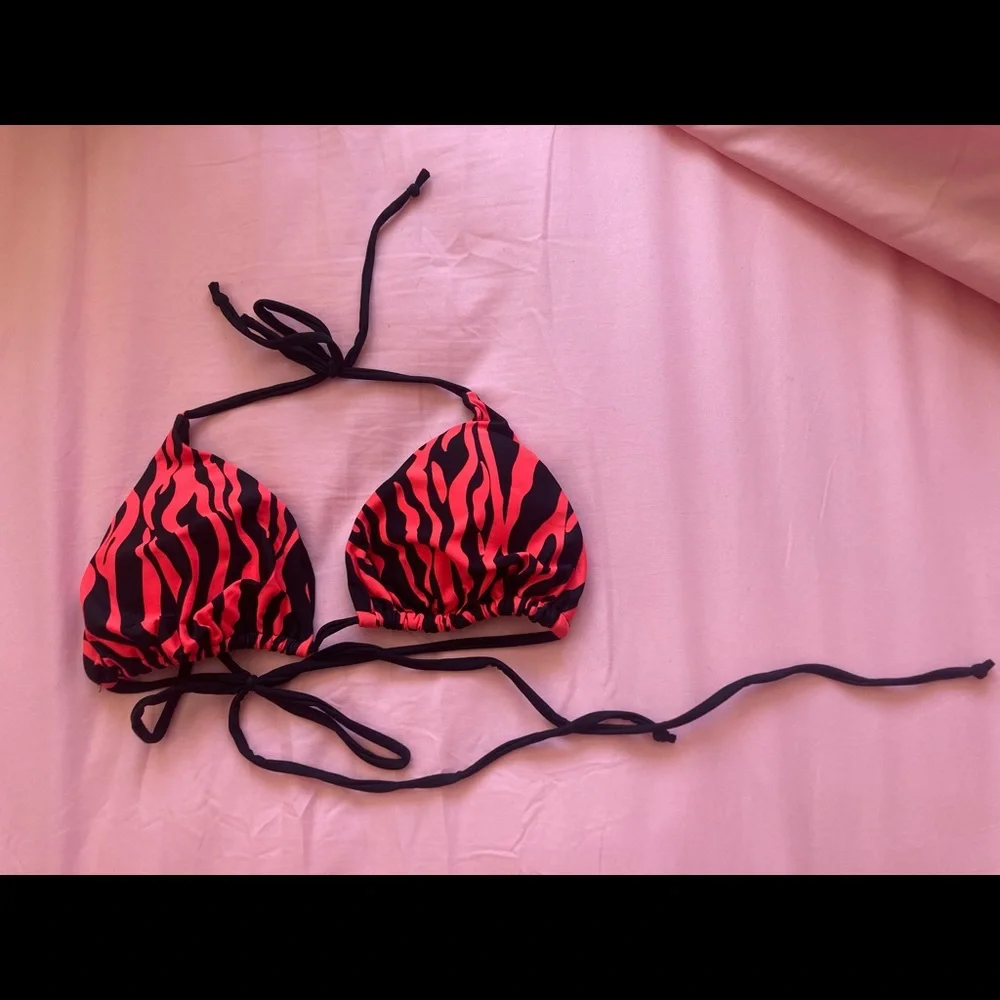 Bikini - Picture 2 of 6